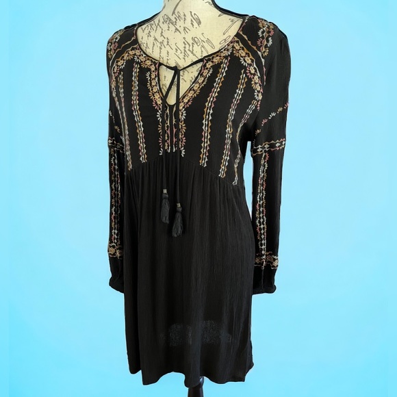 Knox Rose Dresses & Skirts - Knox Rose Bohemian Embroidered Black Peasant Dress Long Sleeves Size Medium EUC